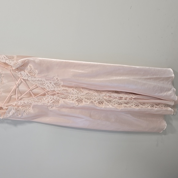 Victoria's Secret Vintage floor length satin lace cross back gown sz sma… - Picture 3 of 9